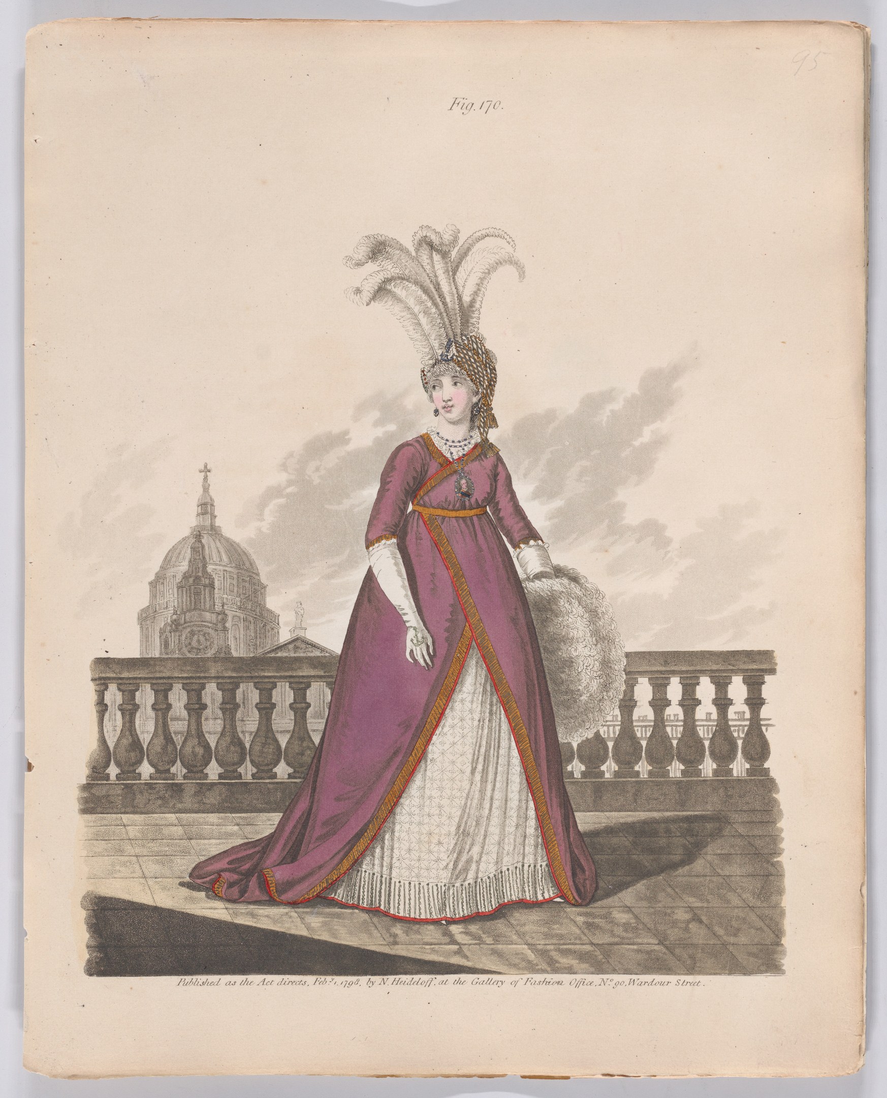 Frau in einem purpurfarbenen und weißen Kleid mit einem Federschmuck auf dem Kopf, die an einem Geländer steht, mit einem Gebäude und Wolken im Hintergrund, beschriftet mit "Fashion of New York, New York Street, 1790."