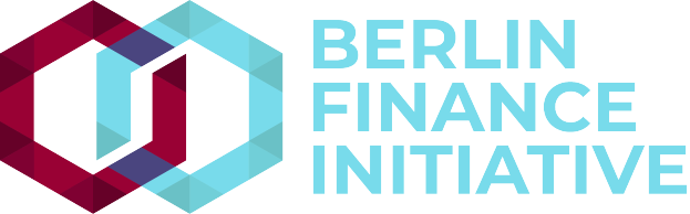 Das Logo der Berliner Finanzinitiative zeigt einen blauen Kreis mit einer weißen Umrandung und einen weißen 'B' in der Mitte, umgeben von einem weißen Ring mit einem blau-weißen Karomuster, alles vor einem weißen Hintergrund mit den Worten 'Berliner Finanzinitiative' in fetter schwarzer Schrift.