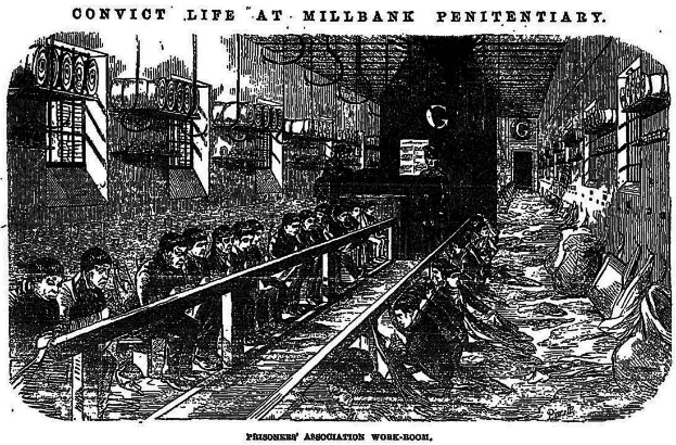 Schwarze und weiße Zeichnung eines Bahnhofs mit Menschen auf verschiedenen Oberflächen, einschließlich Bahnschienen und Geländern, mit dem Text "verurteiltes Leben im Millbank-Gefängnis" oben und unten.