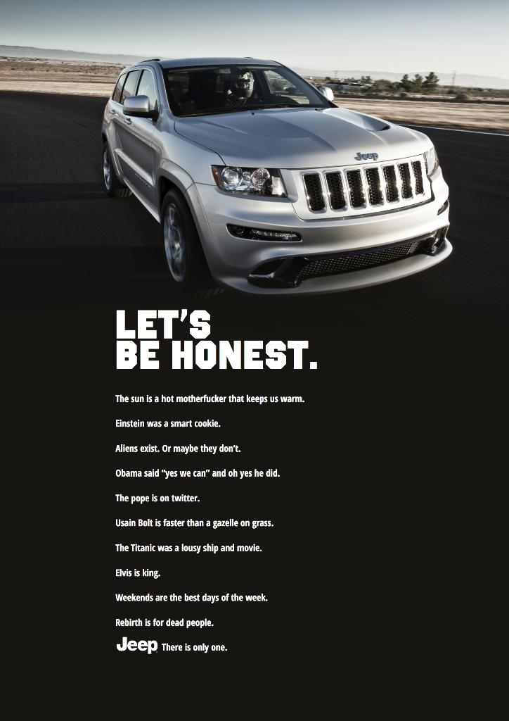 Ein Auto mit unten bearbeiteten Textzitaten.