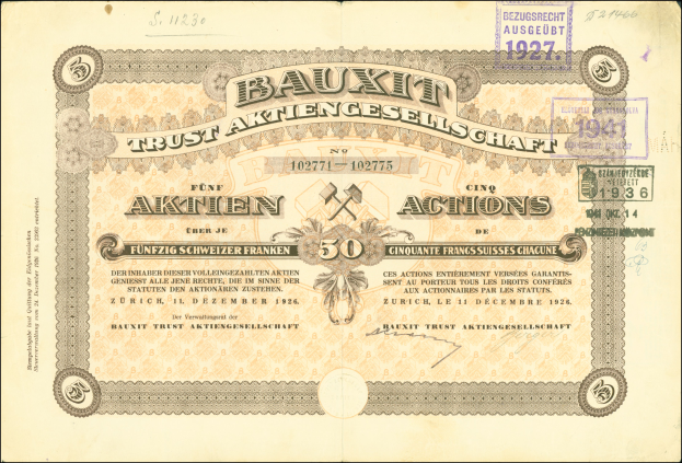 Ein altes deutsches Geldstück mit schwarzem Hintergrund, das ein Männerporträt, den Text "Bauxit Trust Aktiengesellschaft" und einen Stempel auf der rechten Seite zeigt.