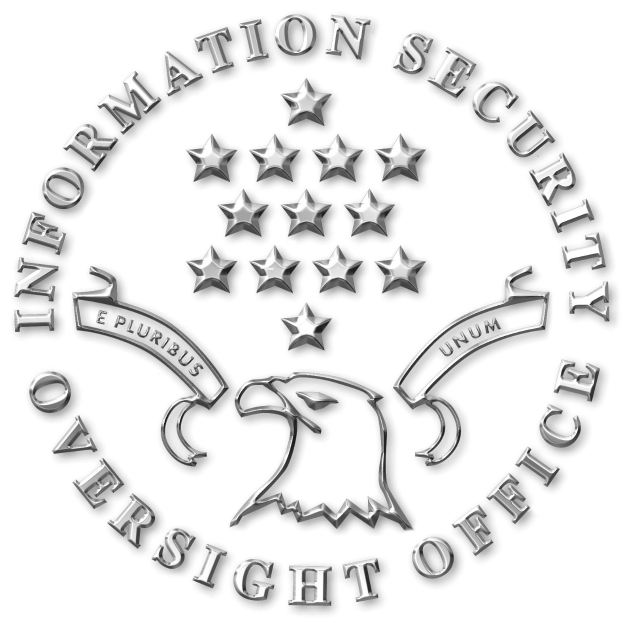 Ein Schild mit einem Adlersymbol in der Mitte, umgeben von einem Lorbeerkranz und den Worten 'Information Security Oversight' in fetter, schwarzer Schrift, vor einem weißen Hintergrund.