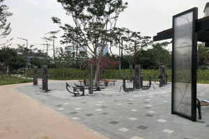 Neue Fitnessgeräte am Stauweiher Kupferbach und Kaiser Friedrich Allee erweitern das Sportangebot der Stadt