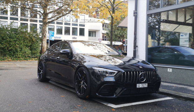 Polizei beschlagnahmt niedrigeren Mercedes