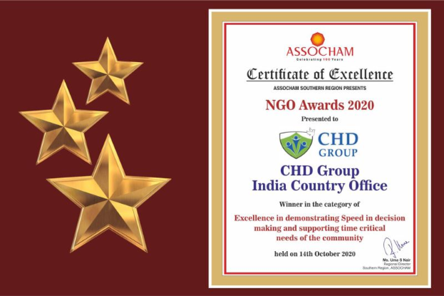 Auszeichnung für die Ngo Awards 2020 mit drei Sternen links und rechts daneben der Text "Chd Group India Country Office" und ein Schild-Logo mit einem zentralen Stern und einem Lorbeerkranz.