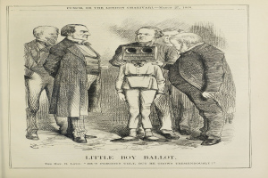 Kind steht in der Mitte einer Zeichnung und hält eine Kamera, umgeben von einer Gruppe von Menschen, mit dem Text 'Kleiner Junge Stimmzettel' unten.