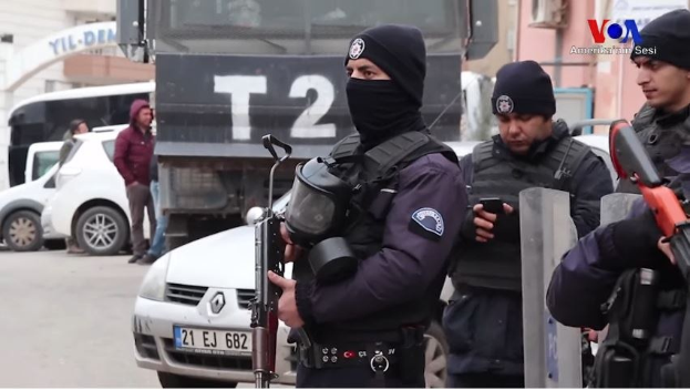 GER-TUR: Zahlreiche türkische Fußballfans feiern Meisterschaft in Stadtgebiet