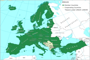 Eine detaillierte Karte von Europa, die die Mitgliedstaaten der Europäischen Union hervorhebt, mit wichtigen Städten, Flüssen und Grenzen, begleitet von textuellen Informationen zu jedem Land.