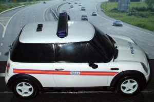 POL-DE: Breckerfeld: Vier Autos mit technischem Equipment durchsucht