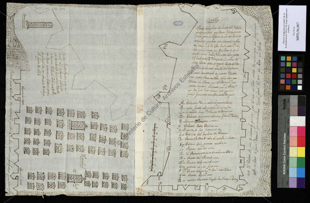 Ein aufgeschlagenes Buch mit einer detaillierten, farbenfrohen Stadtkarte mit beschrifteten Straßen, Gebäuden und Sehenswürdigkeiten.