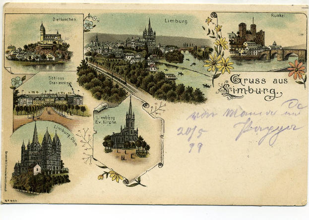 Eine alte Ansichtskarte zeigt eine Stadtansicht mit Gebäuden, Bäumen, Wasser, einer Brücke und Blumen sowie handgeschriebener Text.