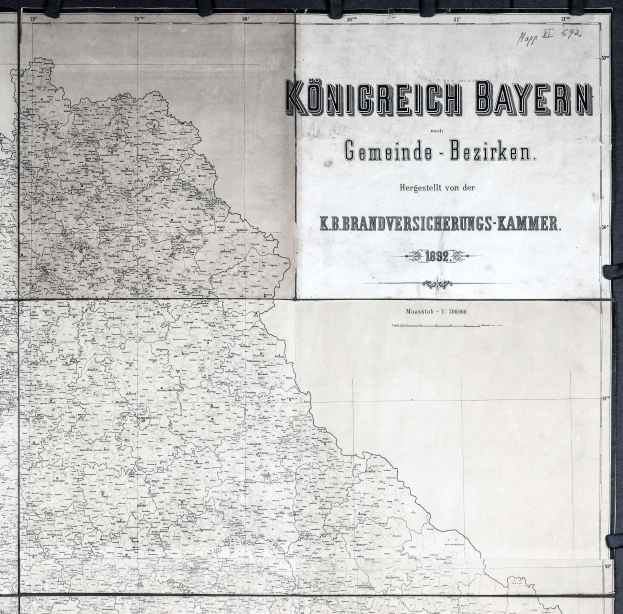 Eine Schwarz-Weiß-Karte von Königreich Bayern, Deutschland, die geografische Merkmale wie Flüsse, Berge und Städte zeigt, mit informativem Text.