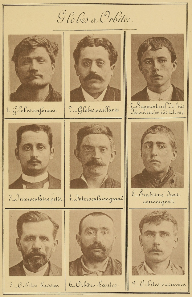 Ein Schwarz-Weiß-Porträt eines älteren Mannes mit Schnurrbart, der einen Mantel trägt und ein starkes Kinn, eine markante Nase, dunkle Augen und einen nachdenklichen Ausdruck mit leicht geöffneten Lippen hat.